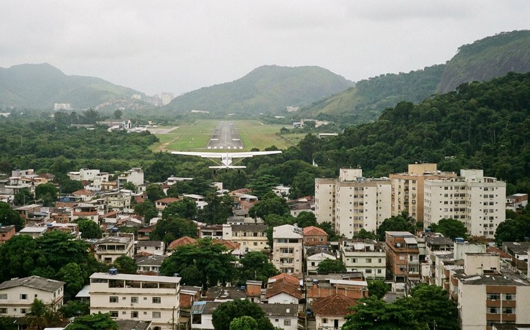 Um terço dos voos em Jacarepaguá descumpre regras de altitude, aponta relatório