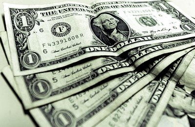 Dólar fecha julho perto de R$ 3,12 e atinge o menor valor desde maio