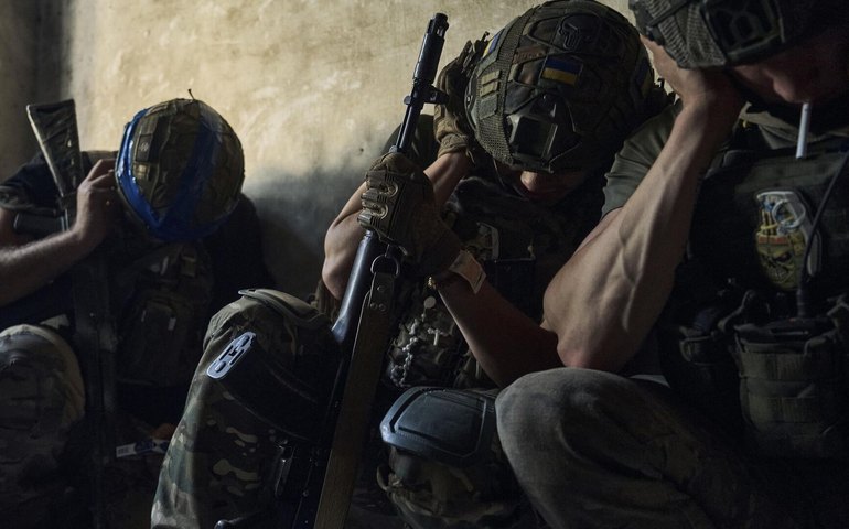 Ucranianos estão no limite e Kiev já não pode reverter cenário, avalia professor americano