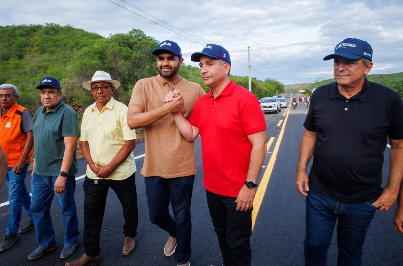 Governador inaugura trecho da AL 225 recuperado em 48 horas após fortes chuvas em Piranhas