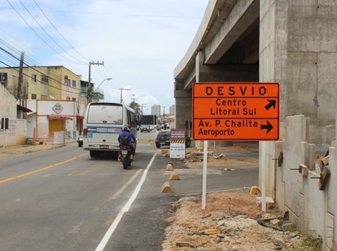 Trânsito flui normalmente em segundo dia de desvio na AL-101 Norte