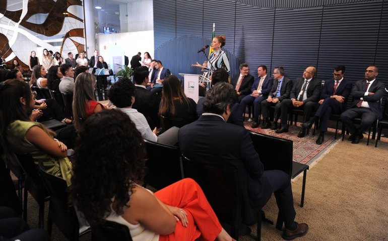 Câmara lança livro sobre mudanças na Lei de Improbidade Administrativa