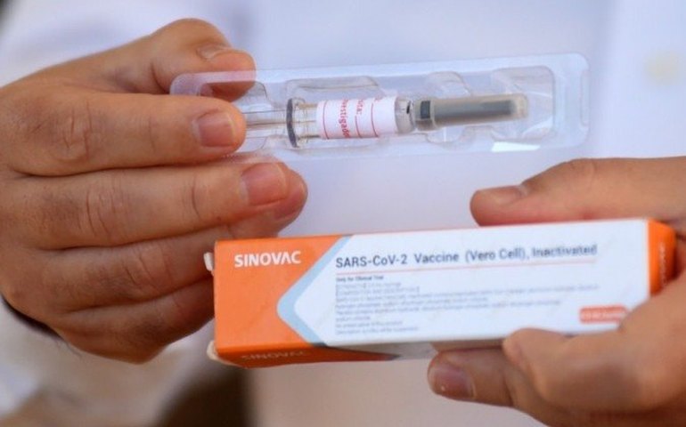 Procon-SP alerta para falsos anúncios de venda da Coronavac