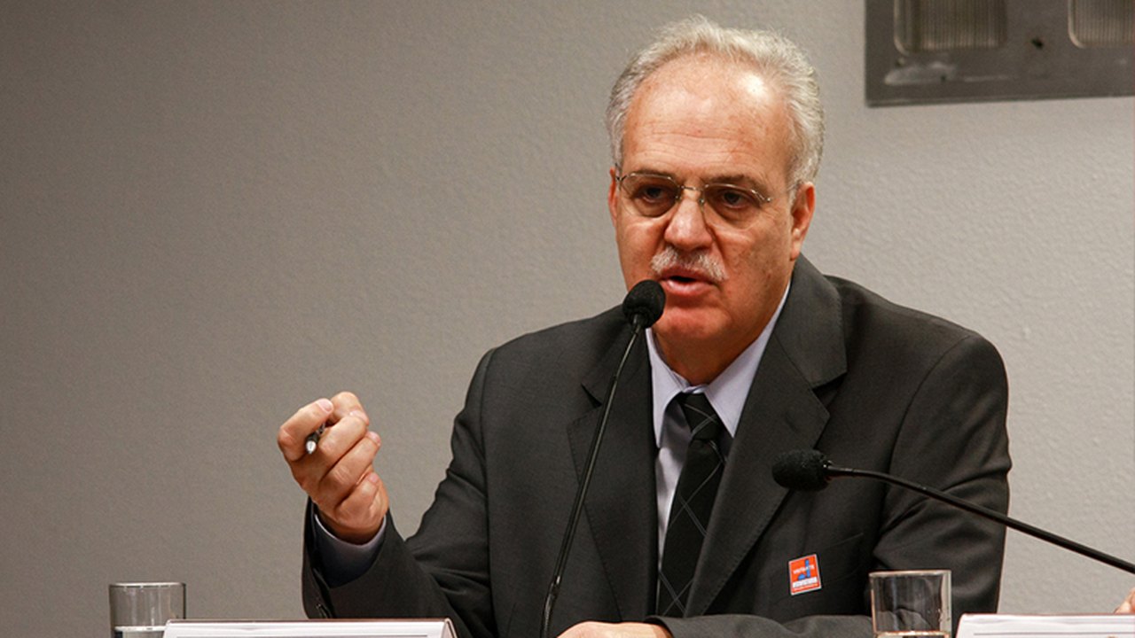 Ciência sem Fronteiras deve ampliar bolsas na pós-graduação