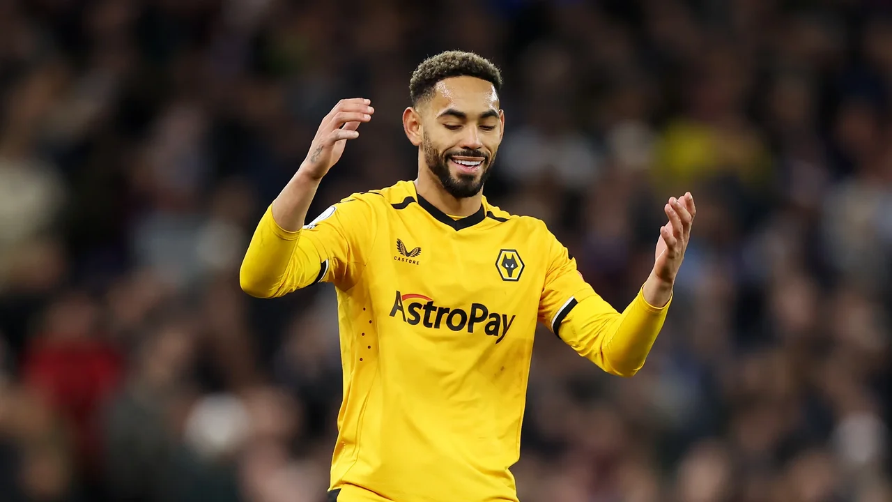 Invasão, confusão e gol de Matheus Cunha marcam vitória do Wolverhampton na Copa da Inglaterra