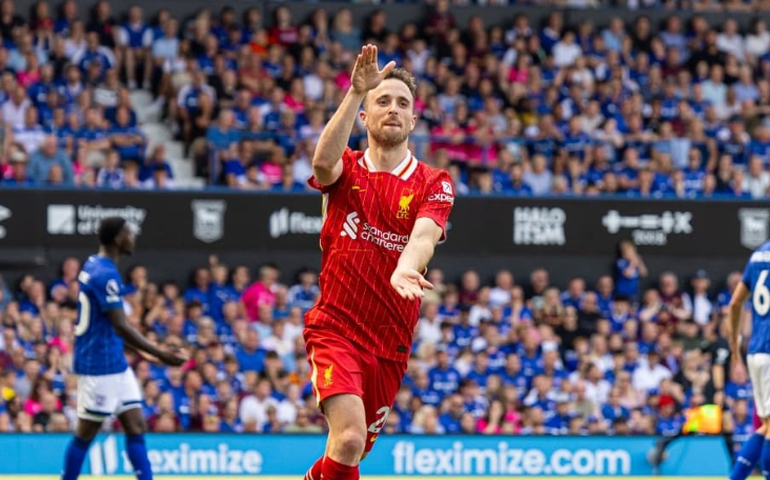 Liverpool inaugura memorial permanente para Diogo Jota e irmão