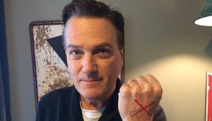 Michael W Smith publicou foto em sua rede social apoiando o movimento #EndSlaveryAct