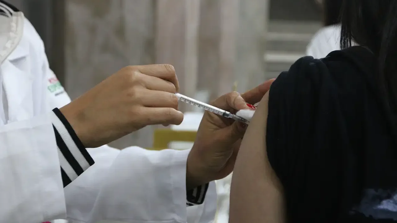 SpikeVax: DF começa a aplicar nova dose contra a covid-19