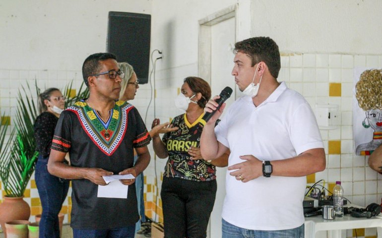 Secretário de Educação de Maceió visita seis escolas e participa de homenagem ao mês da Consciência Negra