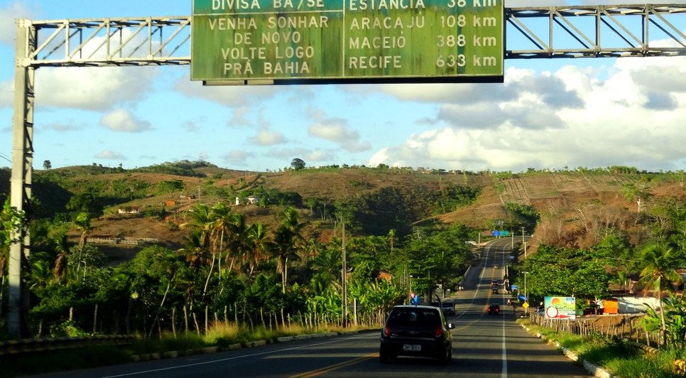 Sete homens assaltam passageiros de ônibus na divisa entre Sergipe e Bahia