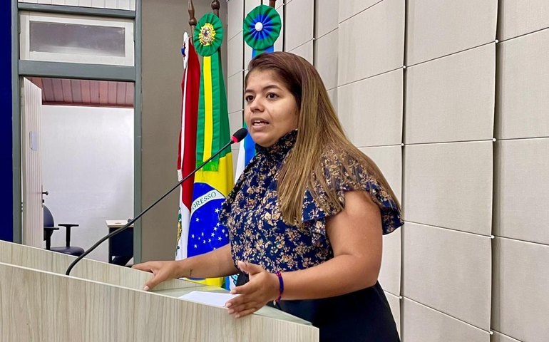 Em audiência pública, Carol Dias defende planejamento antecipado para acolhimento de idosos