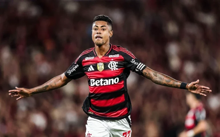 Flamengo derrota o Sport por 3 a 0 e 'dorme' na liderança do Brasileirão