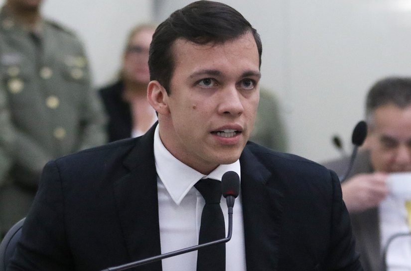 Deputador Delegado Leonam cobra maior debate sobre analfabetismo em Alagoas