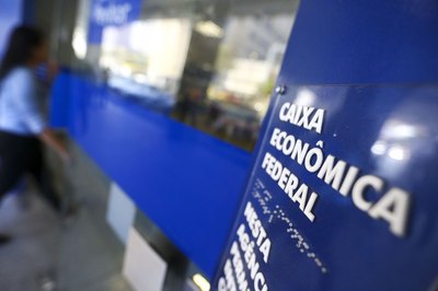 Caixa retoma parte do atendimento nas agências após decisão do TST