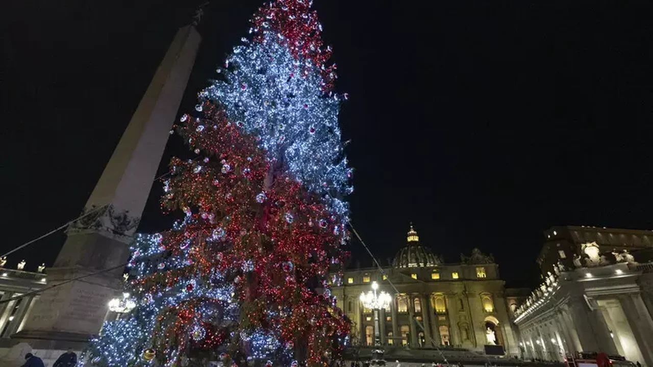Pela 1ª vez, mulher lidera cerimônia da árvore de Natal no Vaticano