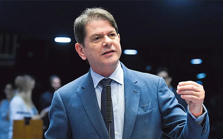 Após briga entre Cid e Ciro Gomes, Justiça Eleitoral permite que 14 deputados estaduais ligados ao senador deixem PDT
