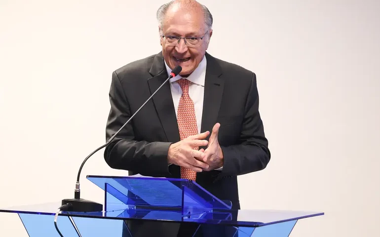 Governo vai defender no TCU retomada de obras da Transnordestina até Suape