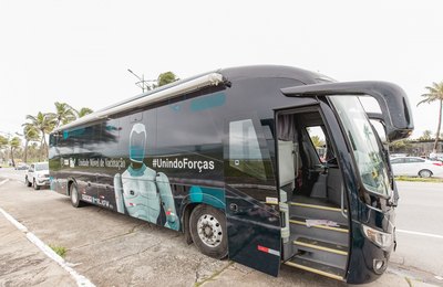 Ônibus da vacina já aplicou quase 2.000 doses em uma semana de funcionamento