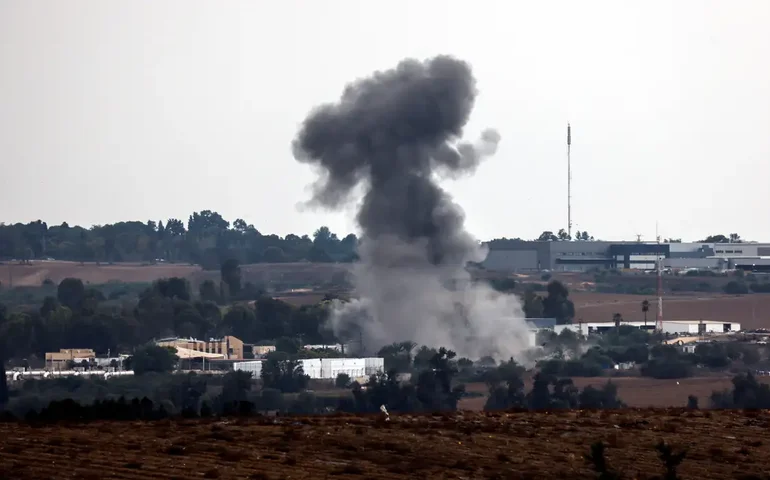 Bombardeios israelenses atingem Gaza pelo segundo dia após fim da trégua com o Hamas