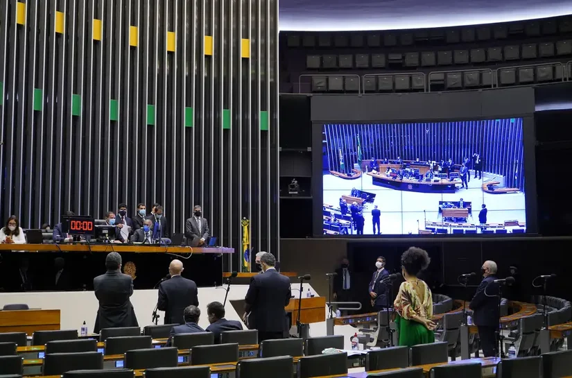 Dino intima partidos a explicar controle de emendas parlamentares
