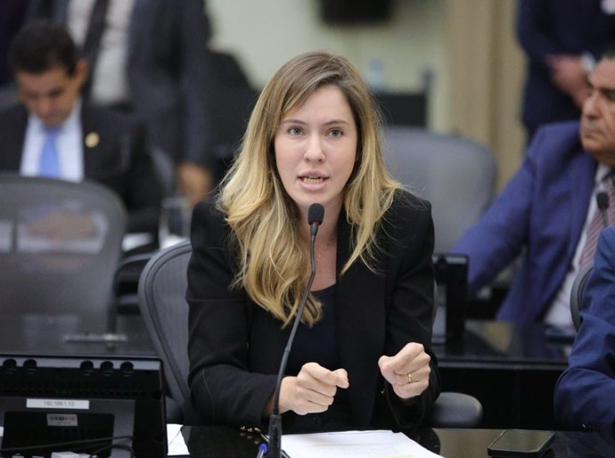 Cibele Moura propõe estratégia estadual de acompanhamento pós-parto para mães adolescentes em Alagoas