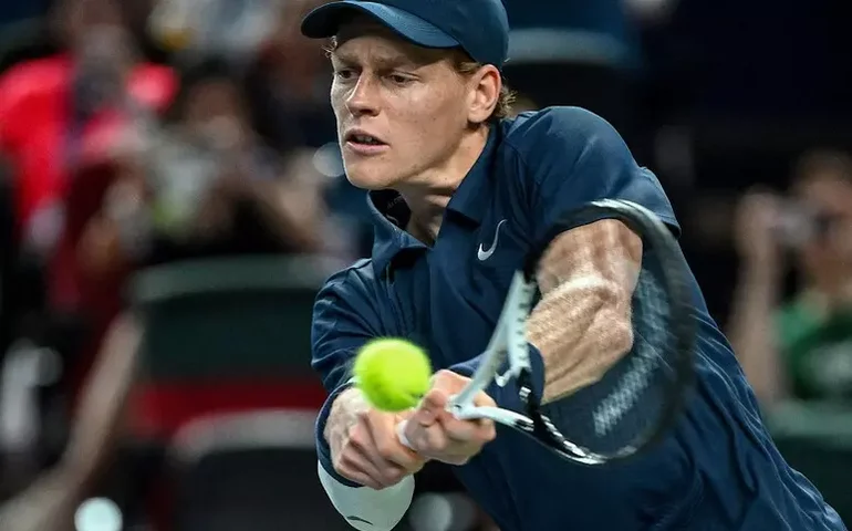 Sinner vence alemão na estreia do Masters 1000 de Xangai