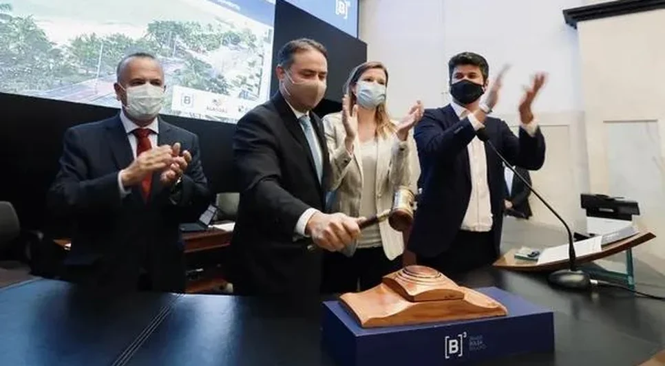Renan Filho bate martelo após BRK vencer leilão da Casal com lance de R$ 2 bilhões. - Foto: Arquivo/Márcio Ferreira/Agência Alagoas