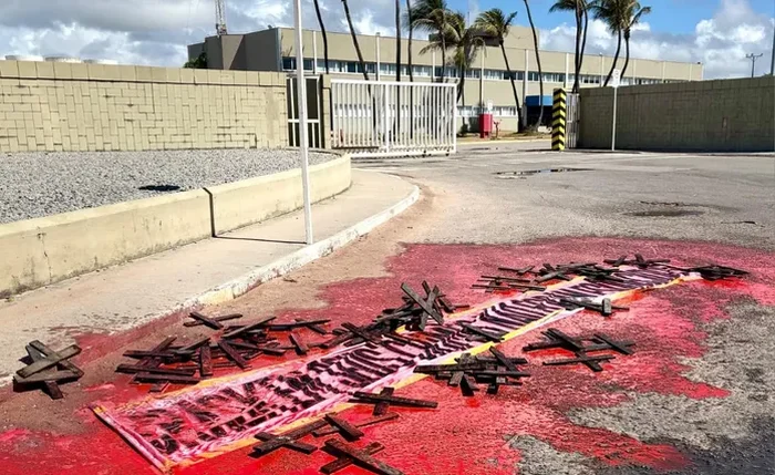 Protesto em frente à sede da Braskem relembrou famílias afetadas pelo afundamento do solo