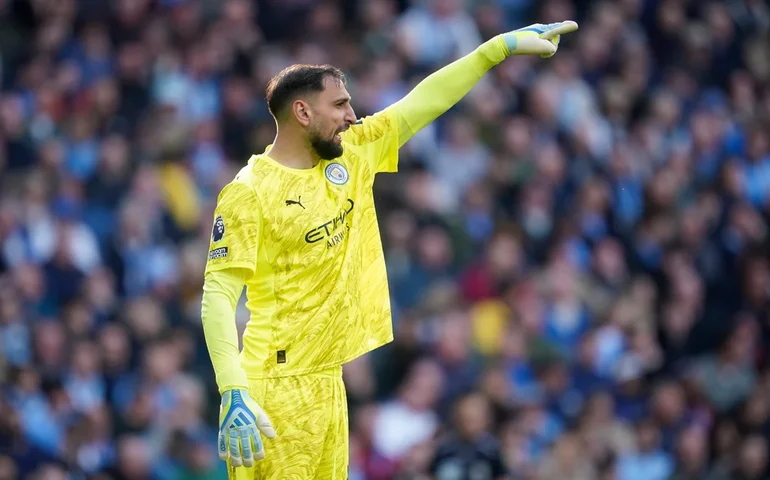 Erro de Donnarumma oferece gol de presente ao Arsenal, mas não custa caro ao Manchester City na disputa pelo título da Premier League