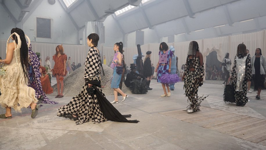 Copenhagen Fashion Week SS27 celebra 20 anos consolidando a moda escandinava no cenário mundial