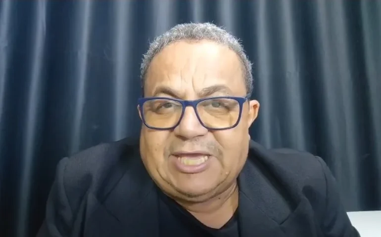 Clevânio Henrique reestreia na Cacique FM com o programa Microfone Aberto