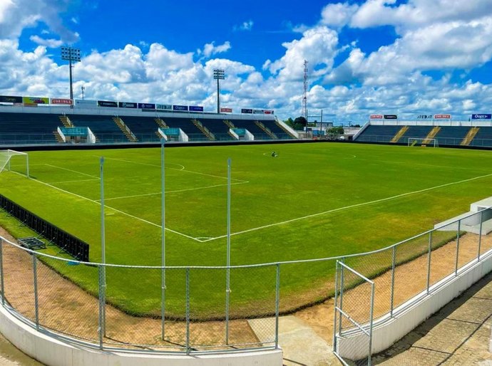 Equipe de Esporte avalia manutenção do Estádio Municipal de Arapiraca