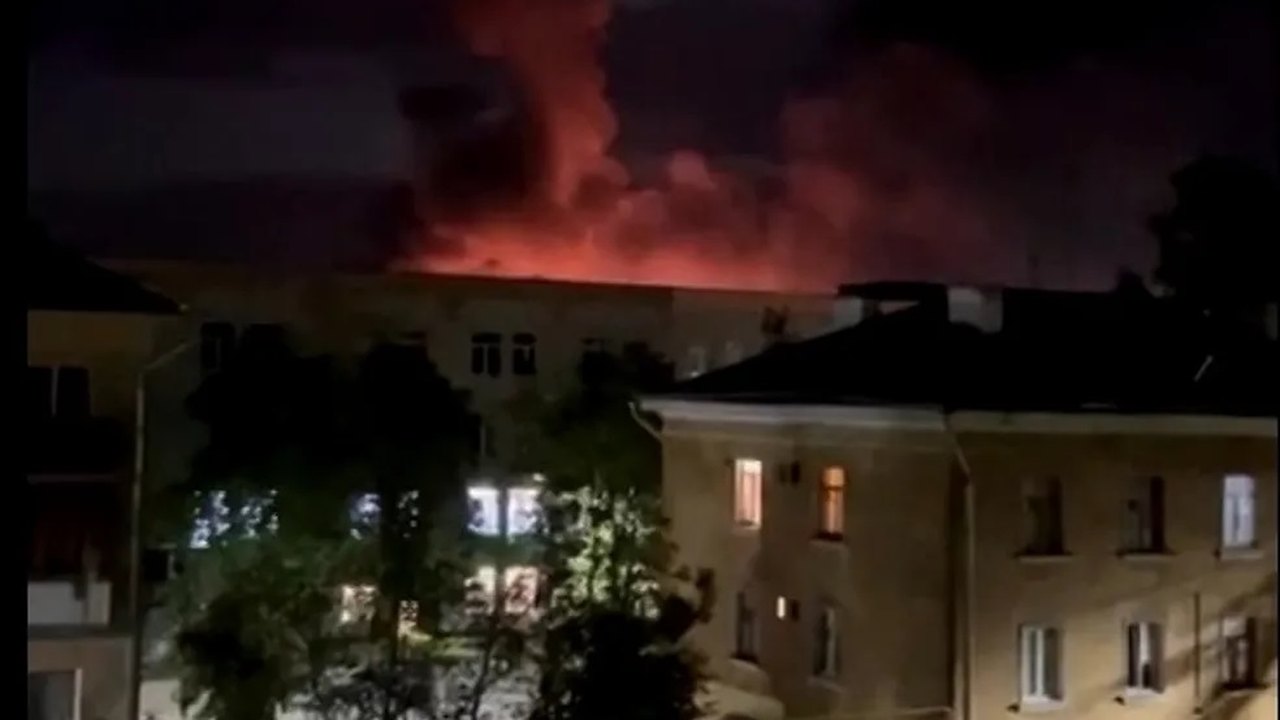 Aeroporto no noroeste da Rússia é atacado por drones; vídeo