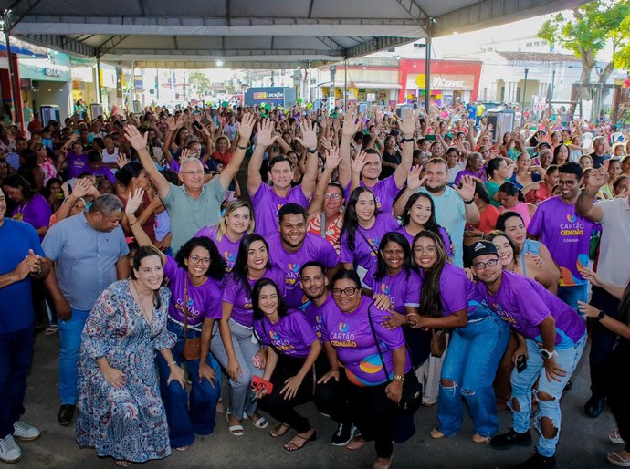 No segundo aniversário do Cartão Cidadão, prefeito Marcelo Beltrão anuncia pagamento do 13º salário do programa