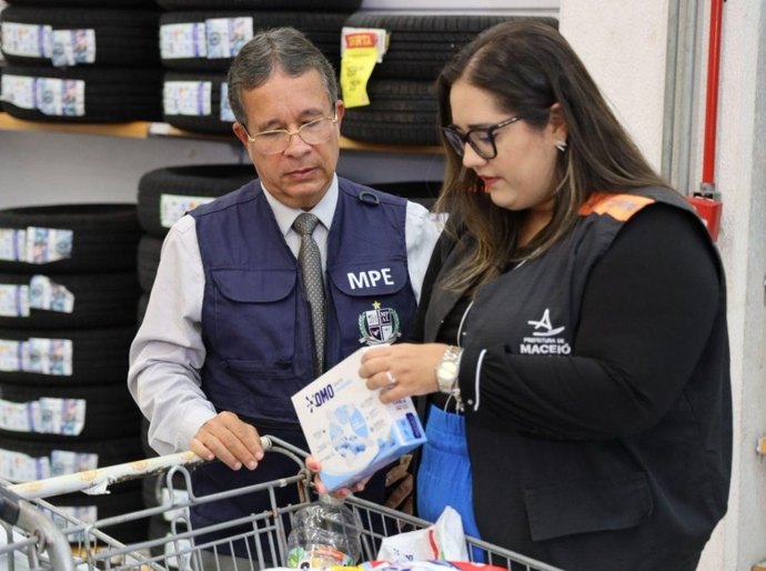 Procon Maceió e MPAL realizam fiscalização para coibir falsificações em sabão em pó
