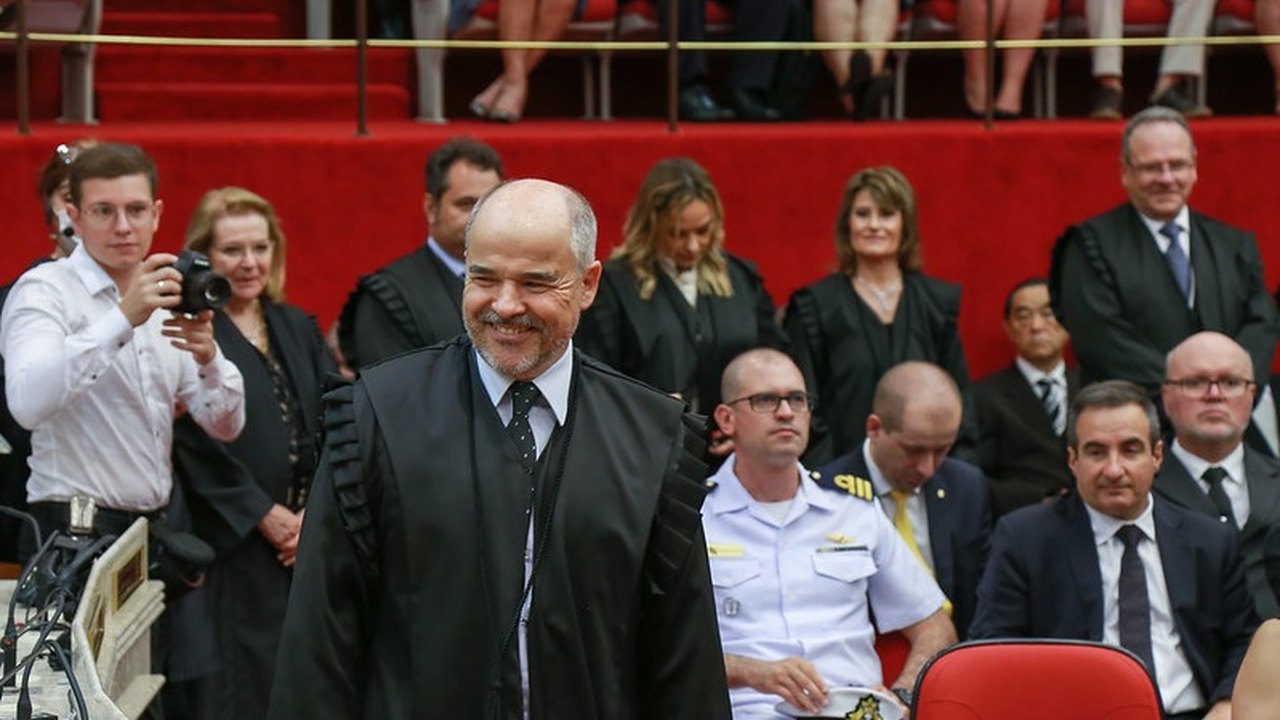 Desembargador cancela audiência e tira juiz desafeto de Moro e Deltan de delação de Palocci