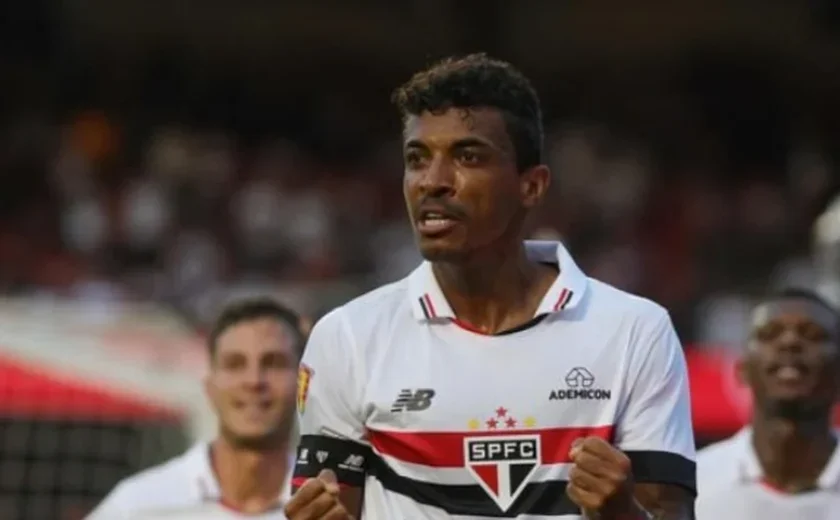 Luiz Gustavo sofre fratura no pé em jogo com Cruzeiro e desfalca São Paulo por cerca de 40 dias