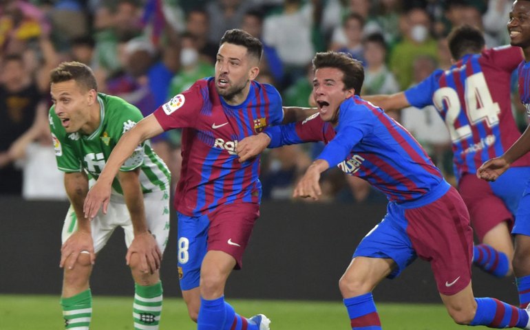 Alba garante vitória do Barcelona sobre o Betis e vaga na Liga dos Campeões