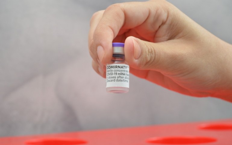 Nos EUA, FDA autoriza 3ª dose da Pfizer e da Moderna para imunossuprimidos