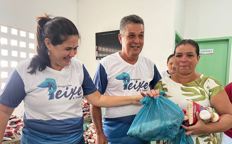 Prefeitura de Branquinha distribui 10 toneladas de peixes à população