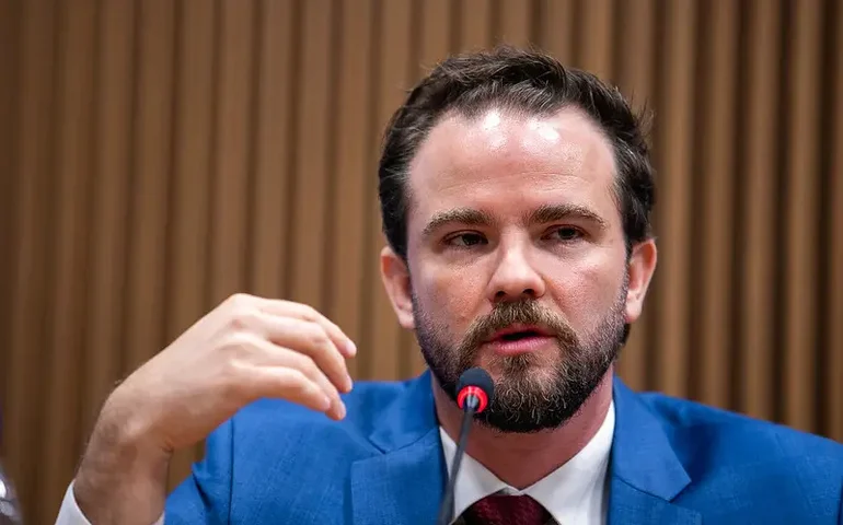 Linha de crédito a empresas maiores do RS envolve grande mobilização de recursos, diz Durigan