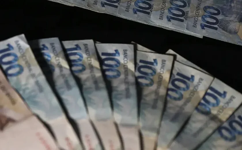 Passagem aérea, alimentos e gasolina puxam deflação ao consumidor no IGP-10 de setembro