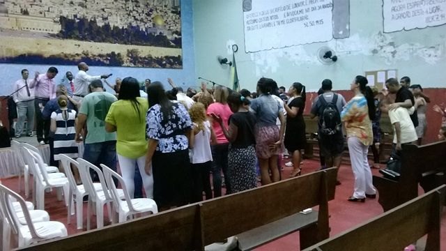 Igreja é renovada em culto das causas impossíveis