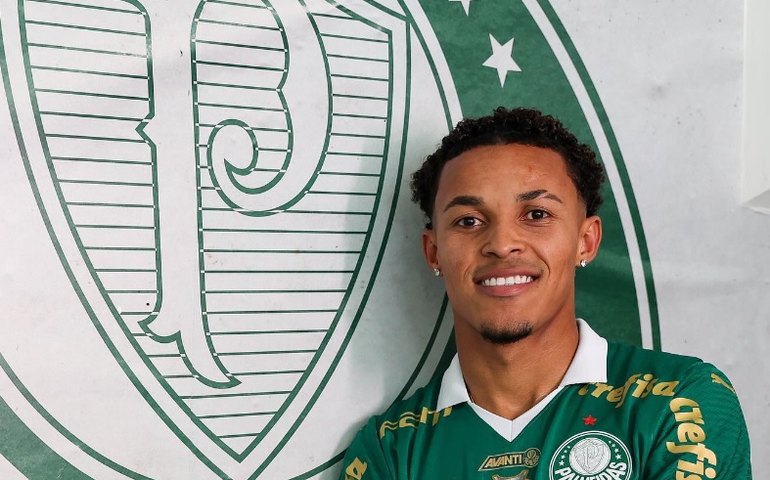 Lázaro veste camisa 17 do Palmeiras e prevê ano de muito sucesso: 'Sou obcecado em fazer gols'