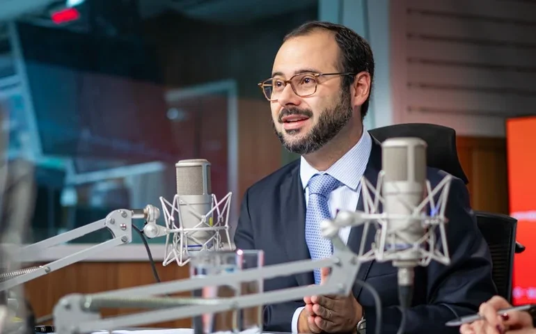 “Medida vai impactar positivamente a economia”, diz ministro Paulo Pereira sobre a redução da jornada e fim da escala 6x1