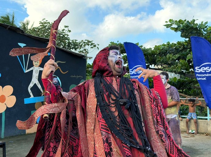 Projeto Sesc em Cena leva teatro à Vila Emater com o espetáculo “Carcomida”