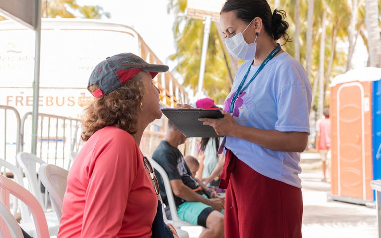 Março Lilás: Saúde realiza ações de prevenção na orla de Ponta Verde