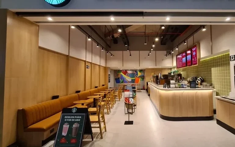 Starbucks fechará centenas de lojas e demitirá 900 funcionários nos EUA e no Canadá