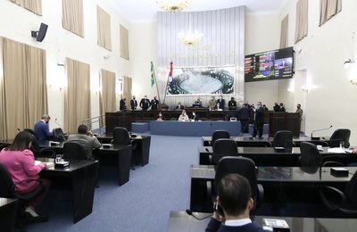 Adiamento do convite para ouvir diretores da BRK gera debate na ALE