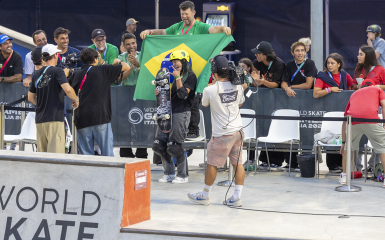 Raicca Ventura conquista Mundial de skate park na Itália